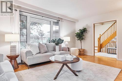 856 Vicki Drive, Pickering (West Shore), ON - Indoor Photo Showing Living Room