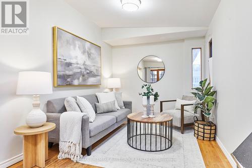 856 Vicki Drive, Pickering (West Shore), ON - Indoor Photo Showing Living Room