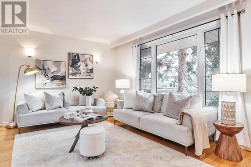 856 Vicki Drive, Pickering (West Shore), ON - Indoor Photo Showing Living Room