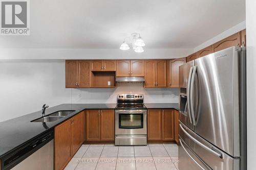 206 Macoun Circle, Ottawa, ON - Indoor Photo Showing Kitchen With Double Sink