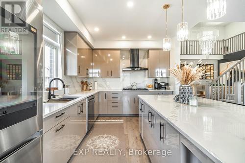 900 Duxbury Lane, Ottawa, ON - Indoor Photo Showing Kitchen With Upgraded Kitchen