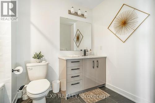 900 Duxbury Lane, Ottawa, ON - Indoor Photo Showing Bathroom