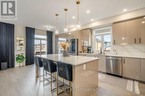 900 Duxbury Lane, Ottawa, ON - Indoor Photo Showing Kitchen With Upgraded Kitchen