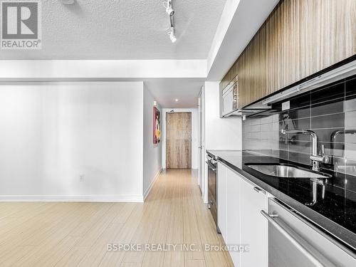 3303 - 75 Queens Wharf Road, Toronto, ON - Indoor Photo Showing Kitchen