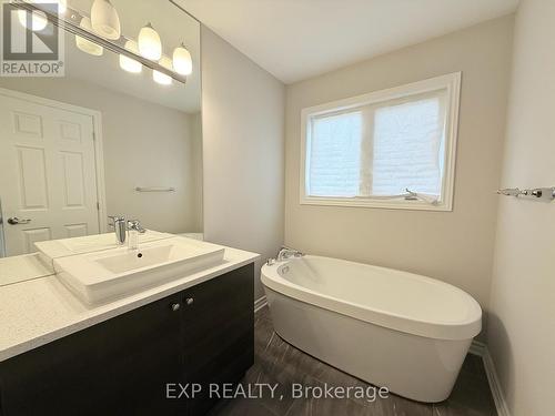 712 Devario Crescent, Ottawa, ON - Indoor Photo Showing Bathroom