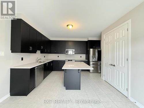 712 Devario Crescent, Ottawa, ON - Indoor Photo Showing Kitchen