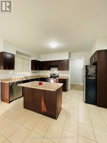 10 Barchard Street, Clarington, ON - Indoor Photo Showing Kitchen