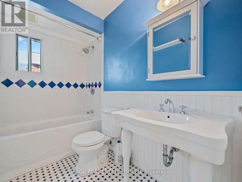 212 Alton Avenue, Toronto, ON - Indoor Photo Showing Bathroom