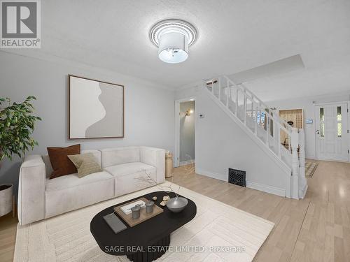 212 Alton Avenue, Toronto, ON - Indoor Photo Showing Living Room