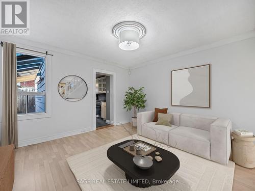 212 Alton Avenue, Toronto, ON - Indoor Photo Showing Living Room