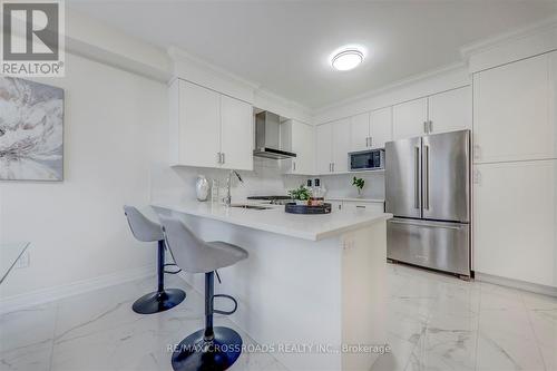 132 Carriage Shop Bend, East Gwillimbury, ON - Indoor Photo Showing Kitchen