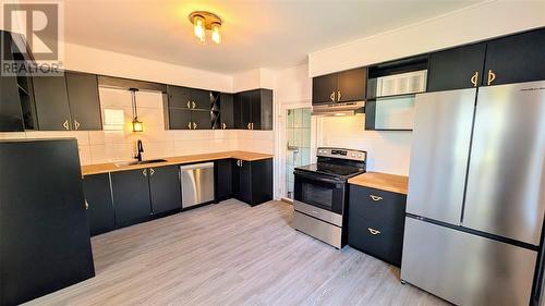 630 London Street, Plympton-Wyoming, ON - Indoor Photo Showing Kitchen With Stainless Steel Kitchen