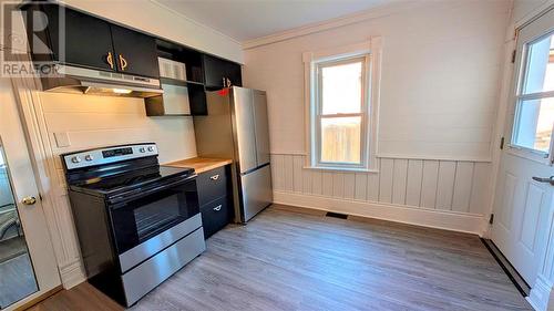 630 London Street, Plympton-Wyoming, ON - Indoor Photo Showing Kitchen