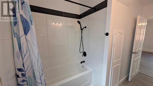 630 London Street, Plympton-Wyoming, ON - Indoor Photo Showing Bathroom