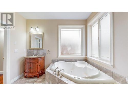 6812 Cabernet Place, Oliver, BC - Indoor Photo Showing Bathroom