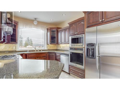 6812 Cabernet Place, Oliver, BC - Indoor Photo Showing Kitchen