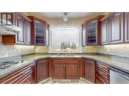 6812 Cabernet Place, Oliver, BC - Indoor Photo Showing Kitchen With Double Sink