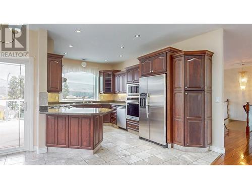 6812 Cabernet Place, Oliver, BC - Indoor Photo Showing Kitchen