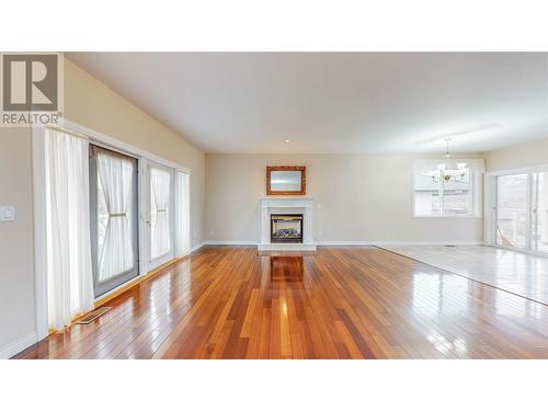 6812 Cabernet Place, Oliver, BC - Indoor Photo Showing Living Room With Fireplace