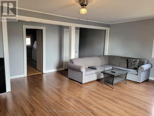 819 Buttermilk Falls Road, Greater Napanee, ON - Indoor Photo Showing Living Room