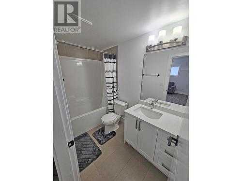 8911 112 Avenue, Fort St. John, BC - Indoor Photo Showing Bathroom