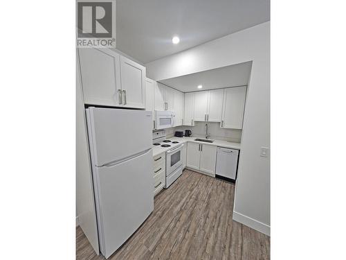 8911 112 Avenue, Fort St. John, BC - Indoor Photo Showing Kitchen