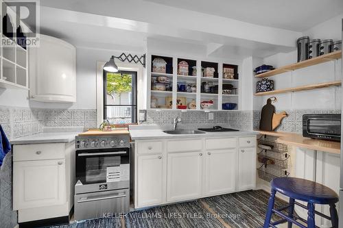 10 Mcclary Avenue, London, ON - Indoor Photo Showing Kitchen