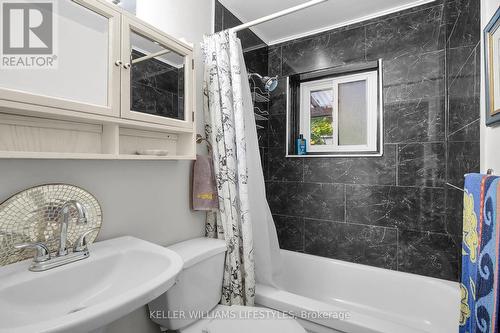 10 Mcclary Avenue, London, ON - Indoor Photo Showing Bathroom