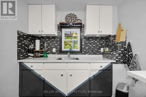 10 Mcclary Avenue, London, ON - Indoor Photo Showing Kitchen