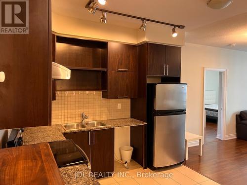 208 - 60 South Town Centre Boulevard, Markham, ON - Indoor Photo Showing Kitchen With Double Sink