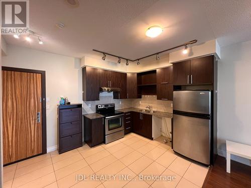 208 - 60 South Town Centre Boulevard, Markham, ON - Indoor Photo Showing Kitchen With Double Sink