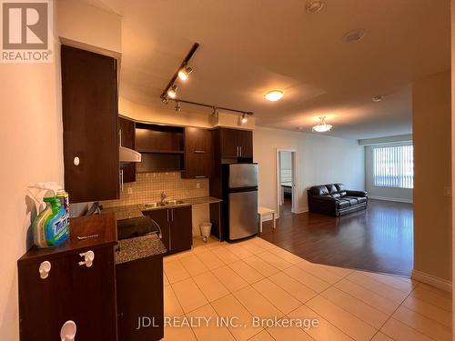 208 - 60 South Town Centre Boulevard, Markham, ON - Indoor Photo Showing Kitchen