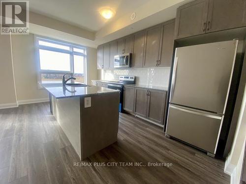 116 - 1565 Rose Way, Milton, ON - Indoor Photo Showing Kitchen