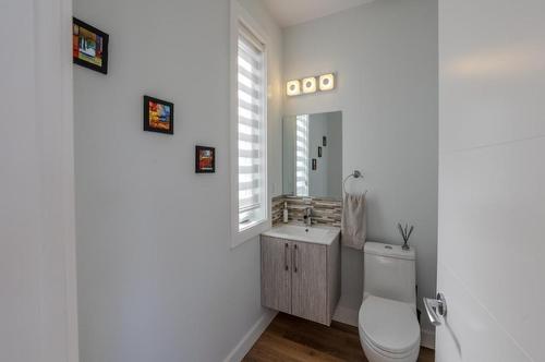 209 Ricard Place, Okanagan Falls, BC - Indoor Photo Showing Bathroom