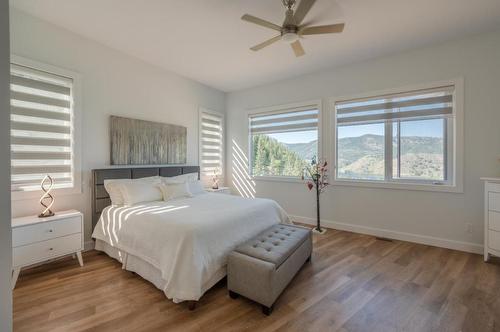 209 Ricard Place, Okanagan Falls, BC - Indoor Photo Showing Bedroom