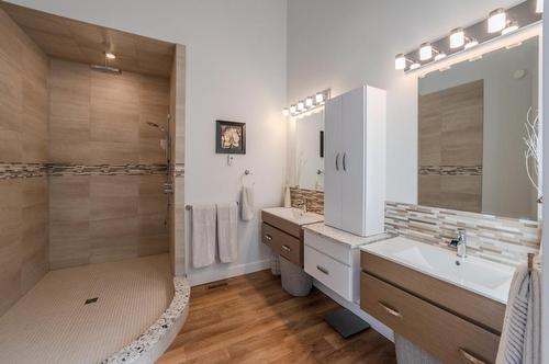 209 Ricard Place, Okanagan Falls, BC - Indoor Photo Showing Bathroom