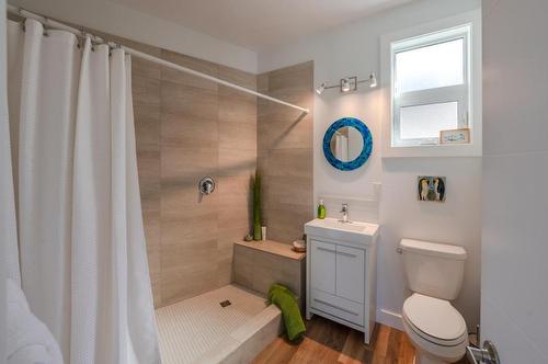 209 Ricard Place, Okanagan Falls, BC - Indoor Photo Showing Bathroom