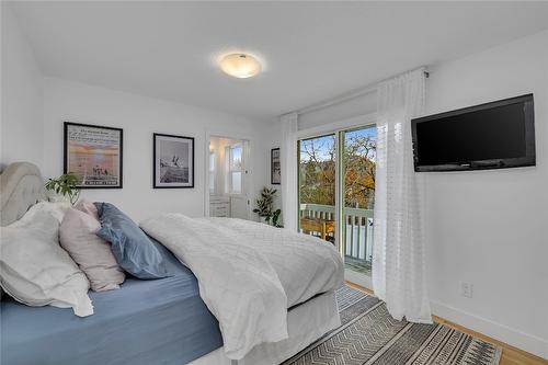 1361 Lambly Place, Kelowna, BC - Indoor Photo Showing Bedroom