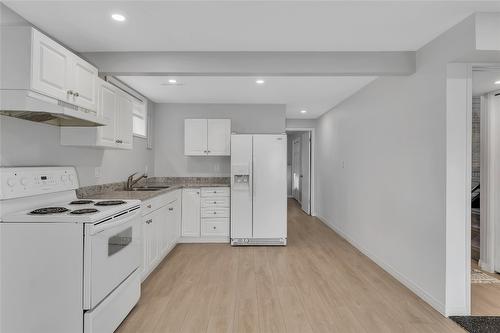 1361 Lambly Place, Kelowna, BC - Indoor Photo Showing Kitchen