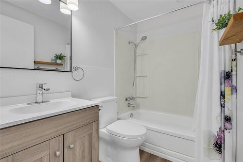 1361 Lambly Place, Kelowna, BC - Indoor Photo Showing Bathroom