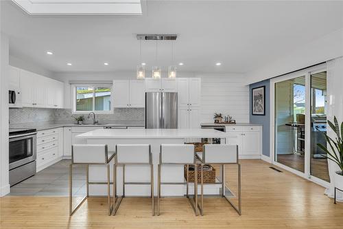 1361 Lambly Place, Kelowna, BC - Indoor Photo Showing Kitchen With Upgraded Kitchen