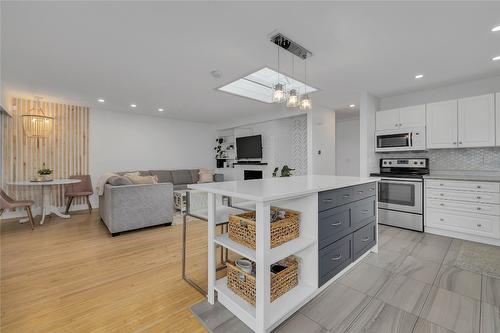 1361 Lambly Place, Kelowna, BC - Indoor Photo Showing Kitchen