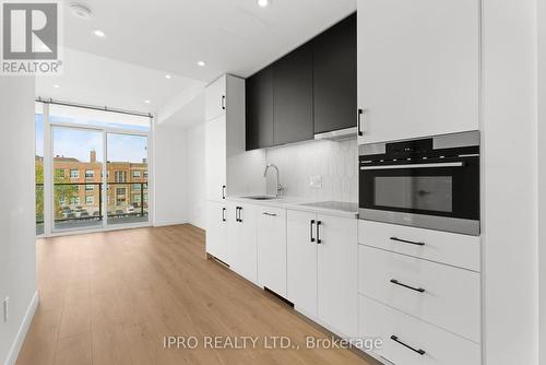 409 - 741 King Street W, Waterloo, ON - Indoor Photo Showing Kitchen