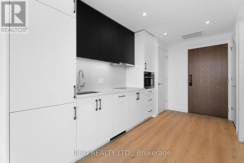 409 - 741 King Street W, Waterloo, ON - Indoor Photo Showing Kitchen