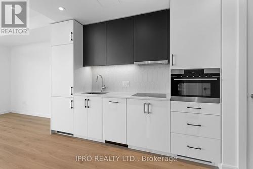 409 - 741 King Street W, Waterloo, ON - Indoor Photo Showing Kitchen