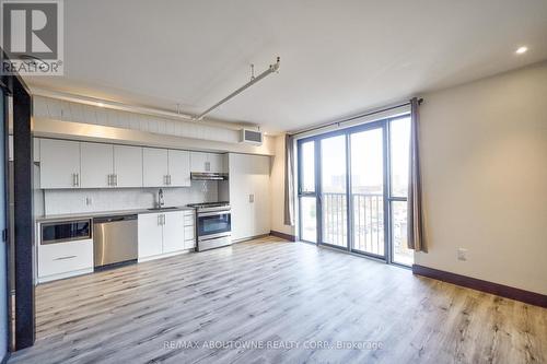 505 - 121 King Street E, Hamilton, ON - Indoor Photo Showing Kitchen