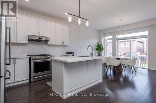 167 Inverness Way, Bradford West Gwillimbury, ON - Indoor Photo Showing Kitchen With Upgraded Kitchen