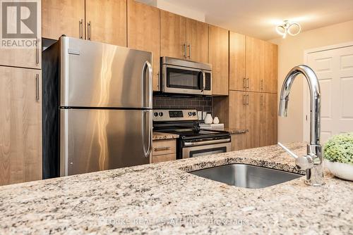 122 Sternes, Ottawa, ON - Indoor Photo Showing Kitchen