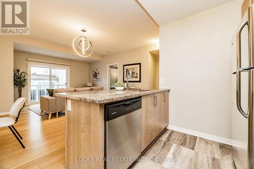 122 Sternes, Ottawa, ON - Indoor Photo Showing Kitchen