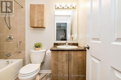 122 Sternes, Ottawa, ON - Indoor Photo Showing Bathroom